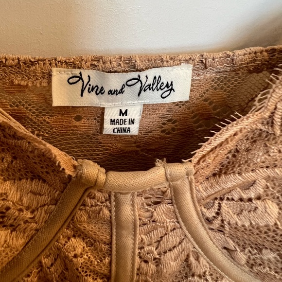 Sexy Camel bodysuit - Picture 4 of 5